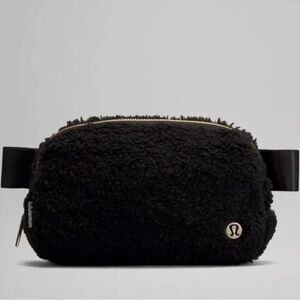 ❌SOLD❌ Lululemon | 🆕 Everywhere Fleece Belt Bag (Black Sherpa w/ Gold Hardware)